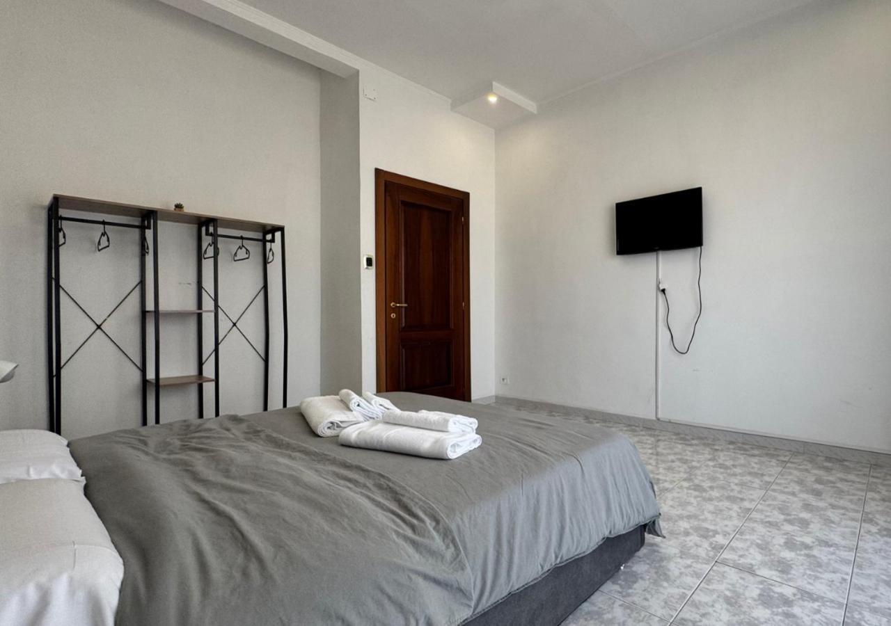 Corso Novara - 8 Posti Letto E Self Check-In Vicino La Stazione Centrale Di Napoli Exterior foto